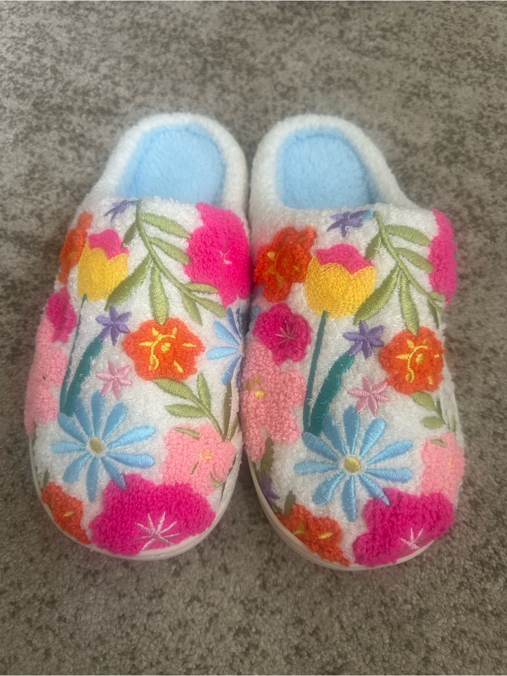 Living Royal Floral Embroidered Slip-on Slippers M/L NWOT